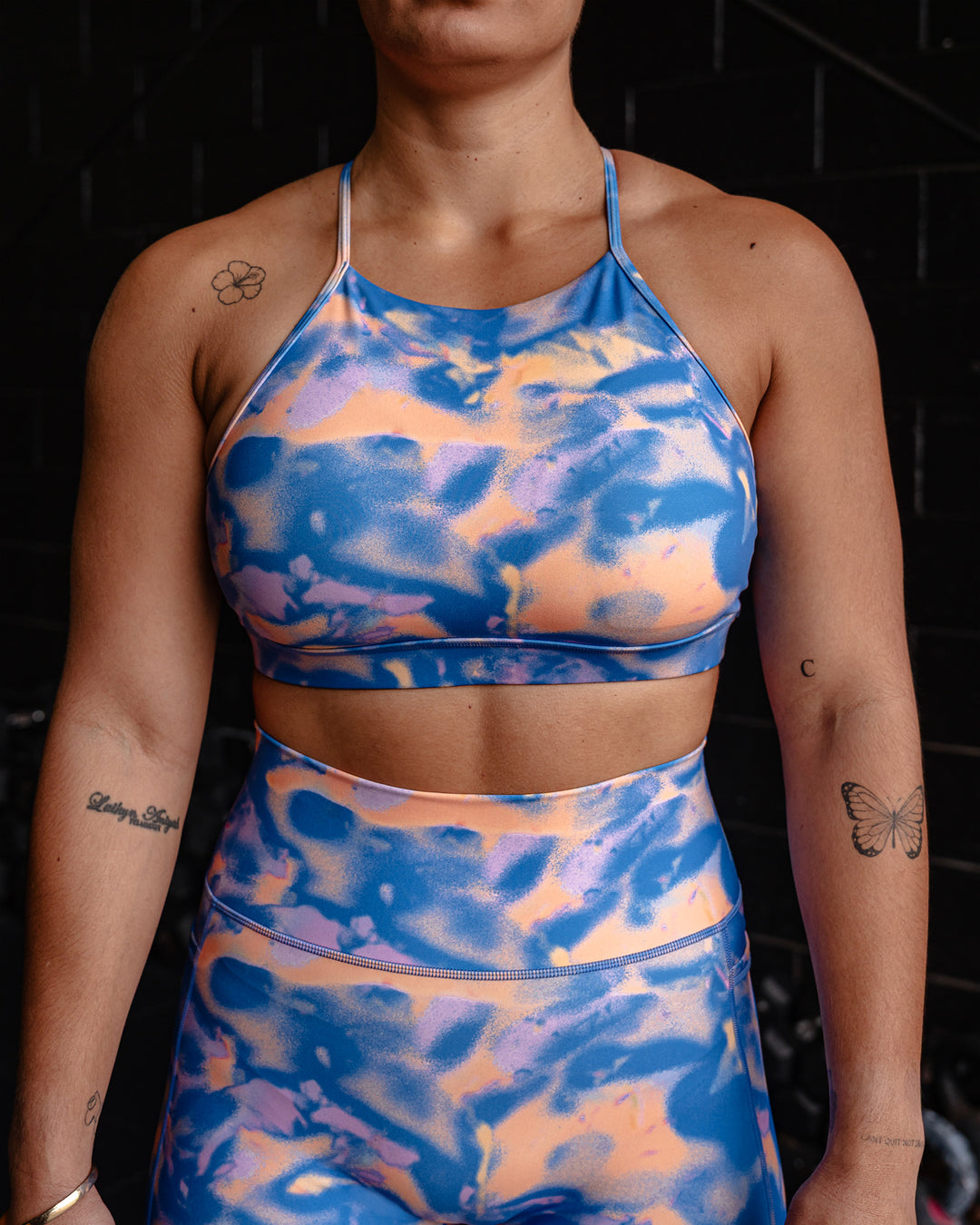 Woman wearing Lift High Neck Sports Bra - Apricot Mist | Model:Tiare | Size:M