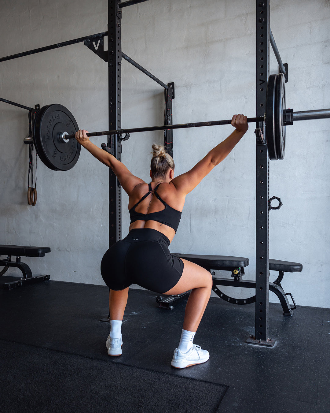 Woman wearing Twist Sports Bra D/DD/E - Black | Model:Gaby | Size:M
