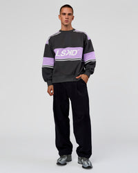 Man wearing A-Team Sweater Oversize in Dark Storm-Pale Lilac | Model:Albert | Size:M
