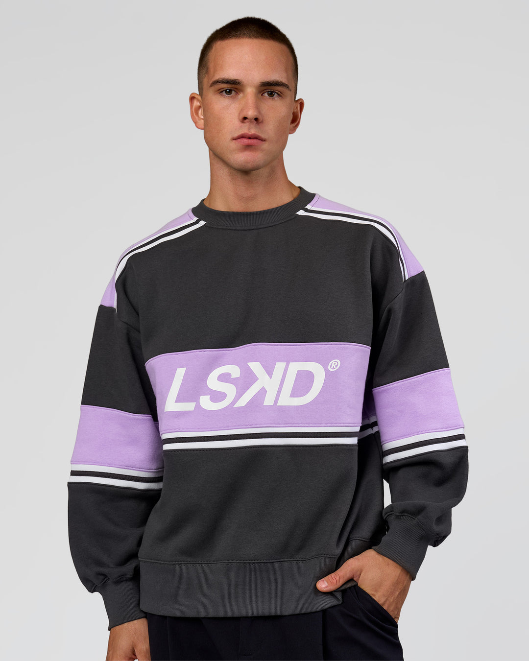 Man wearing A-Team Sweater Oversize in Dark Storm-Pale Lilac | Model:Albert | Size:M