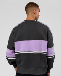 Man wearing A-Team Sweater Oversize in Dark Storm-Pale Lilac | Model:Albert | Size:M