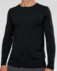 Man wearing AeroFLX+ Seamless Long Sleeve Tee (Set in Sleeve) in Black/Black | Model:Albert | Size:M