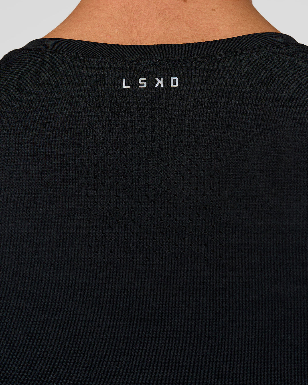 Man wearing AeroFLX+ Seamless Long Sleeve Tee (Set in Sleeve) in Black/Black | Model:Albert | Size:M