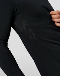 Man wearing AeroFLX+ Seamless Long Sleeve Tee (Set in Sleeve) in Black/Black | Model:Albert | Size:M