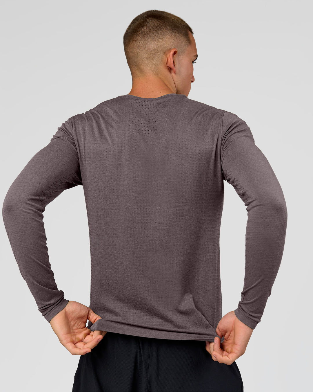 Man wearing AeroFLX+ Seamless Long Sleeve Tee (Set in Sleeve) in Duskstone/Duskstone | Model:Albert | Size:M