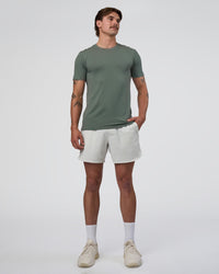 Man wearing AeroFLX+ Seamless Set In Tee - Graphite/Graphite | Model:Konnor | Size:M