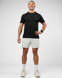 Man wearing AeroFLX+ Seamless Set In Tee Jacquard - Black | Model:Jaiden | Size:M