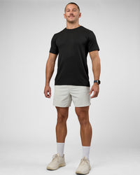 Man wearing AeroFLX+ Seamless Set In Tee Jacquard - Black | Model:Jaiden | Size:M