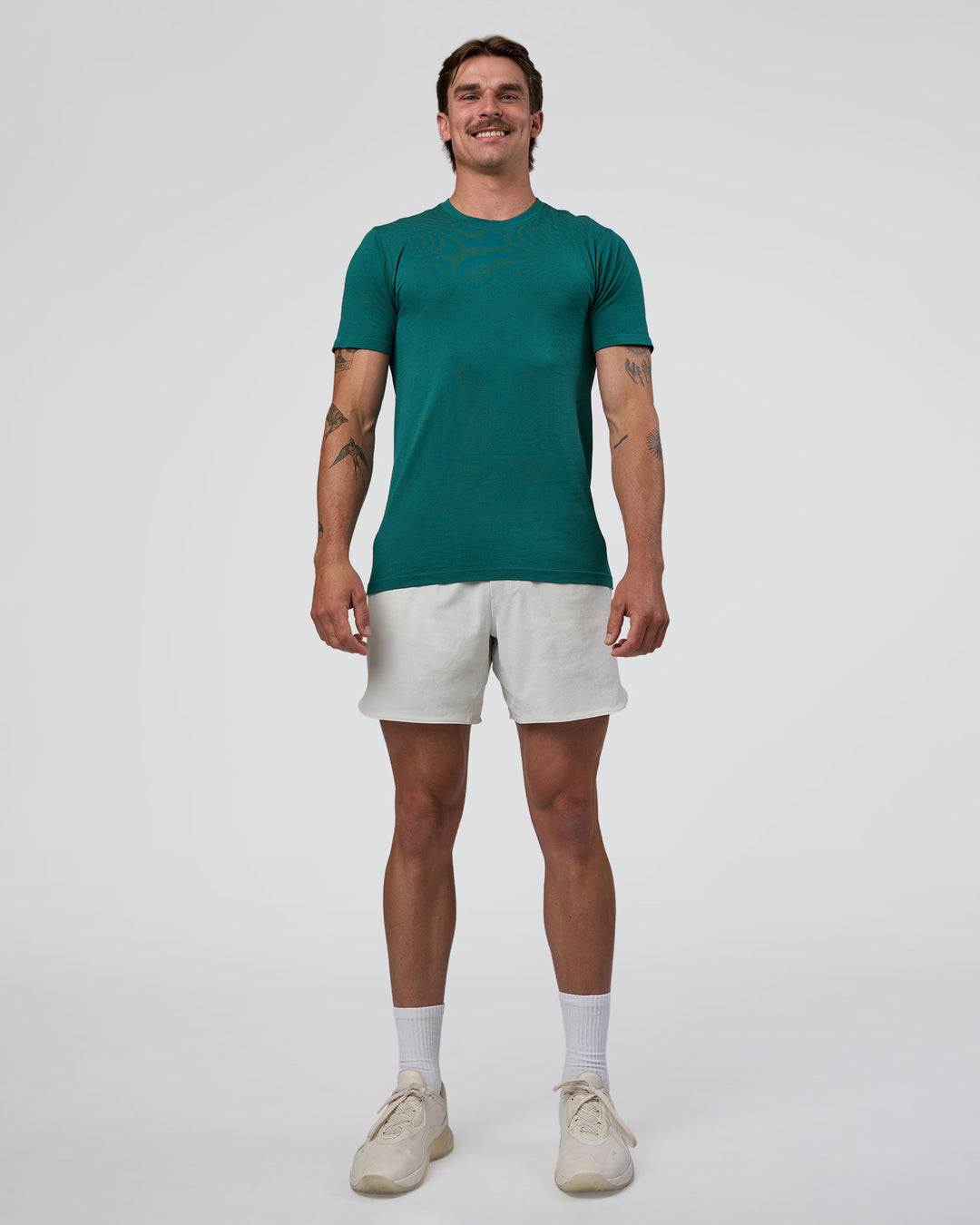 Man wearing AeroFLX+ Seamless Set In Tee - Teal/Teal | Model:Konnor | Size:M