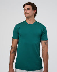 Man wearing AeroFLX+ Seamless Set In Tee - Teal/Teal | Model:Konnor | Size:M