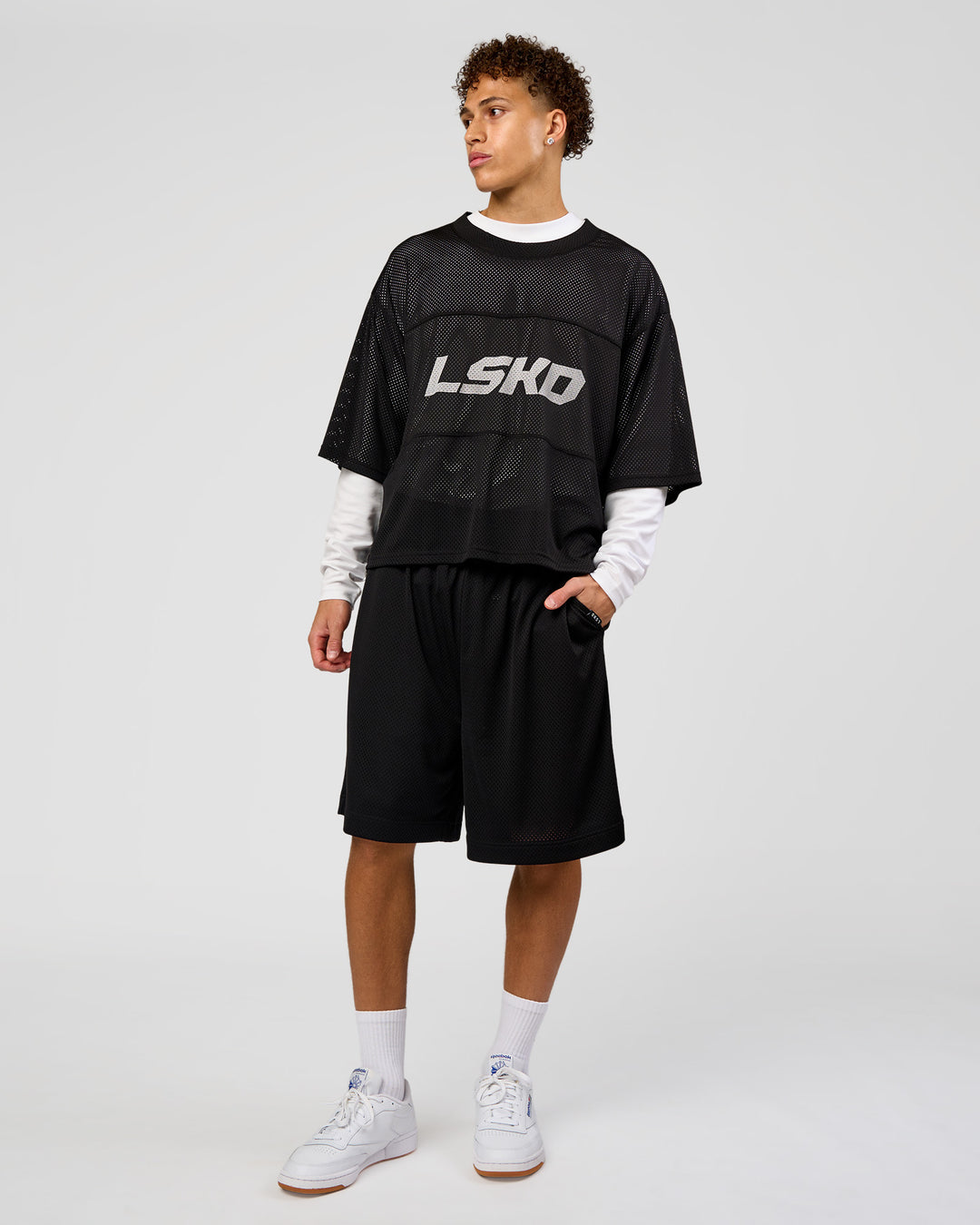 Man wearing AirCore Jersey - Black-Black | Model:Leandro | Size:M