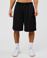 Man wearing AirCore Mesh 7" Short - Black | Model:Leandro | Size:M