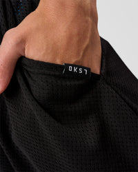 Man wearing AirCore Mesh 7" Short - Black | Model:Leandro | Size:M