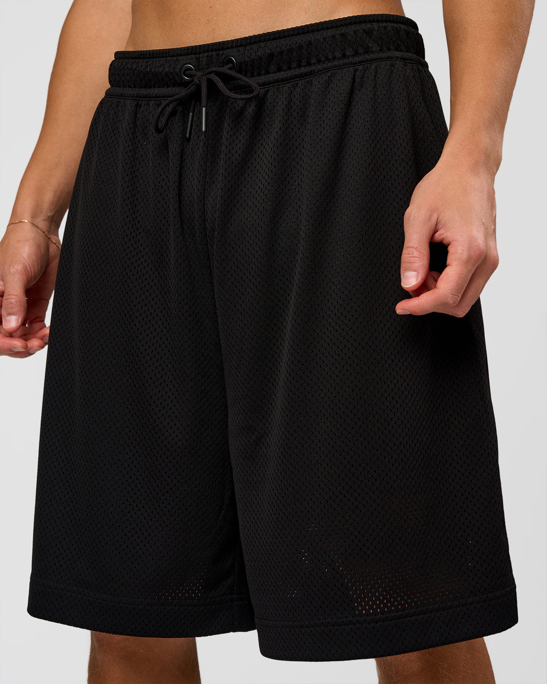Man wearing AirCore Mesh 7" Short - Black | Model:Leandro | Size:M