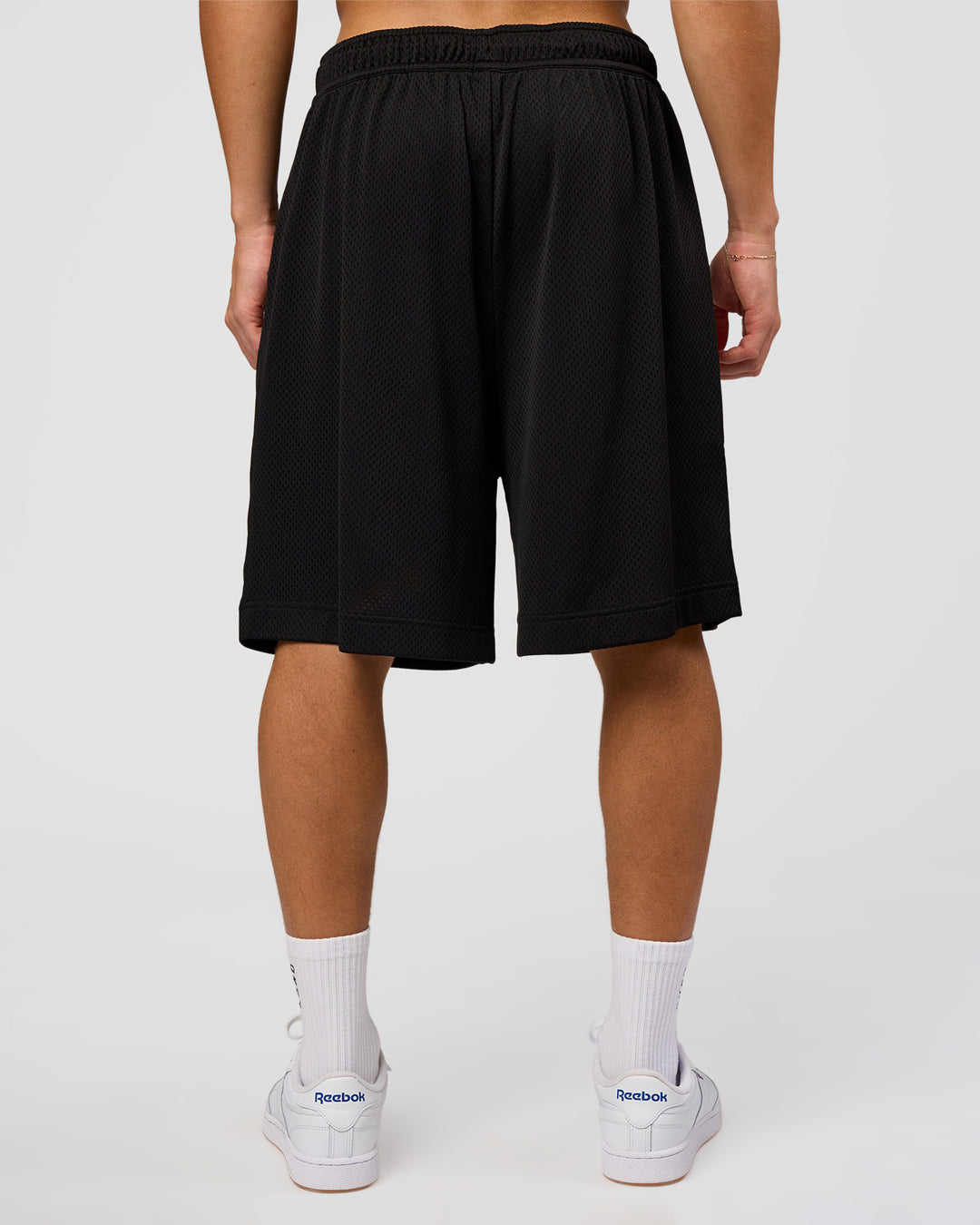 Man wearing AirCore Mesh 7" Short - Black | Model:Leandro | Size:M