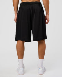 Man wearing AirCore Mesh 7" Short - Black | Model:Leandro | Size:M