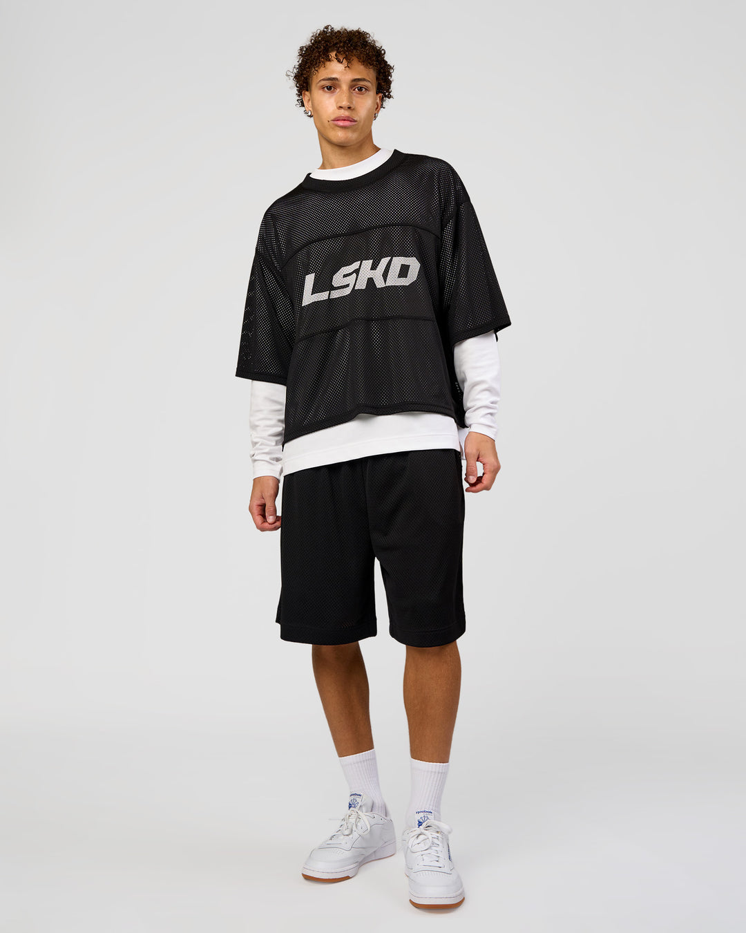 Man wearing AirCore Mesh 7" Short - Black | Model:Leandro | Size:M