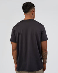 Man wearing AirTrack Tee - Black | Model:Daarian | Size:M