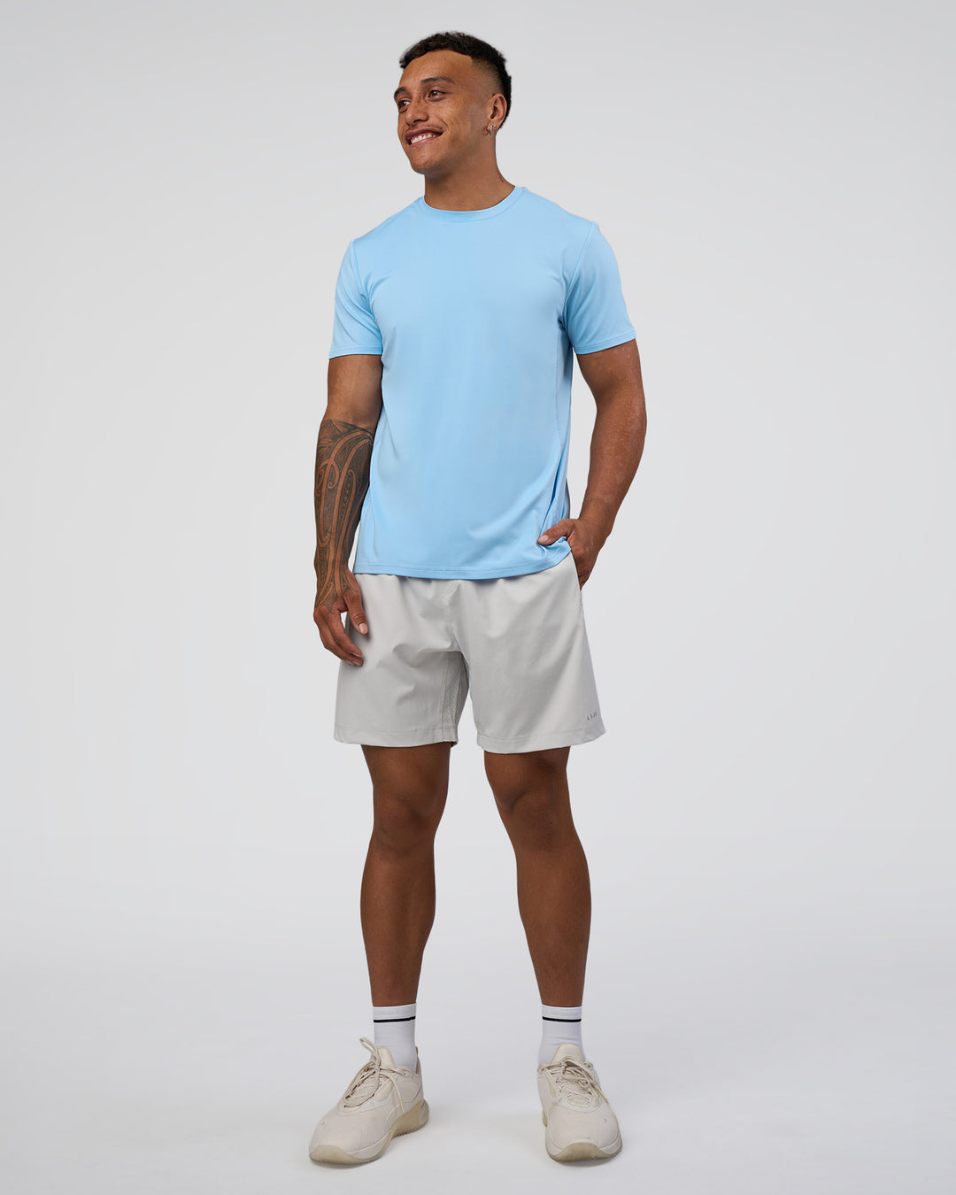 Man wearing AirTrack Tee - Open Air | Model:Daarian | Size:M