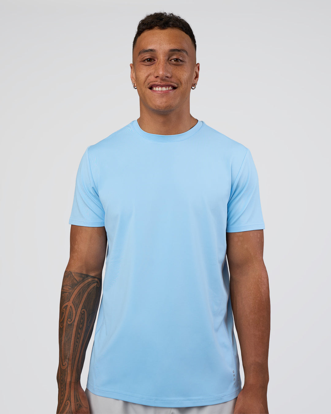 Man wearing AirTrack Tee - Open Air | Model:Daarian | Size:M