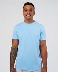 Man wearing AirTrack Tee - Open Air | Model:Daarian | Size:M