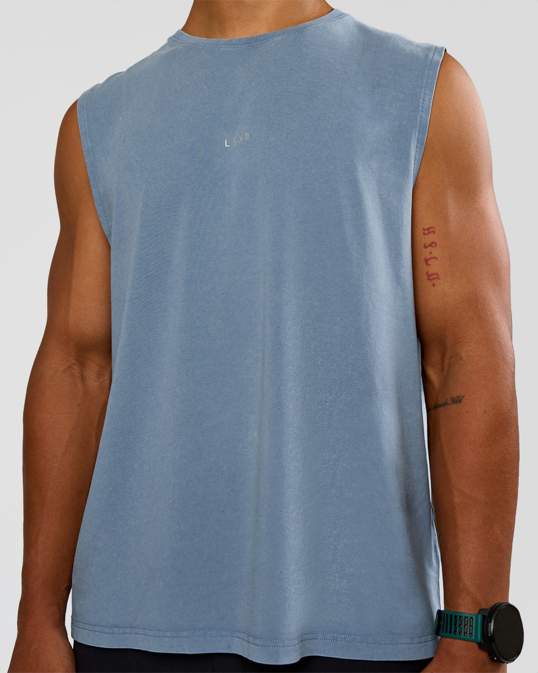 Man wearing Base FLXCotton Tank Regular Fit -8cm - Elemental Blue Washed | Model:George | Size:M