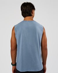 Man wearing Base FLXCotton Tank Regular Fit -8cm - Elemental Blue Washed | Model:George | Size:M