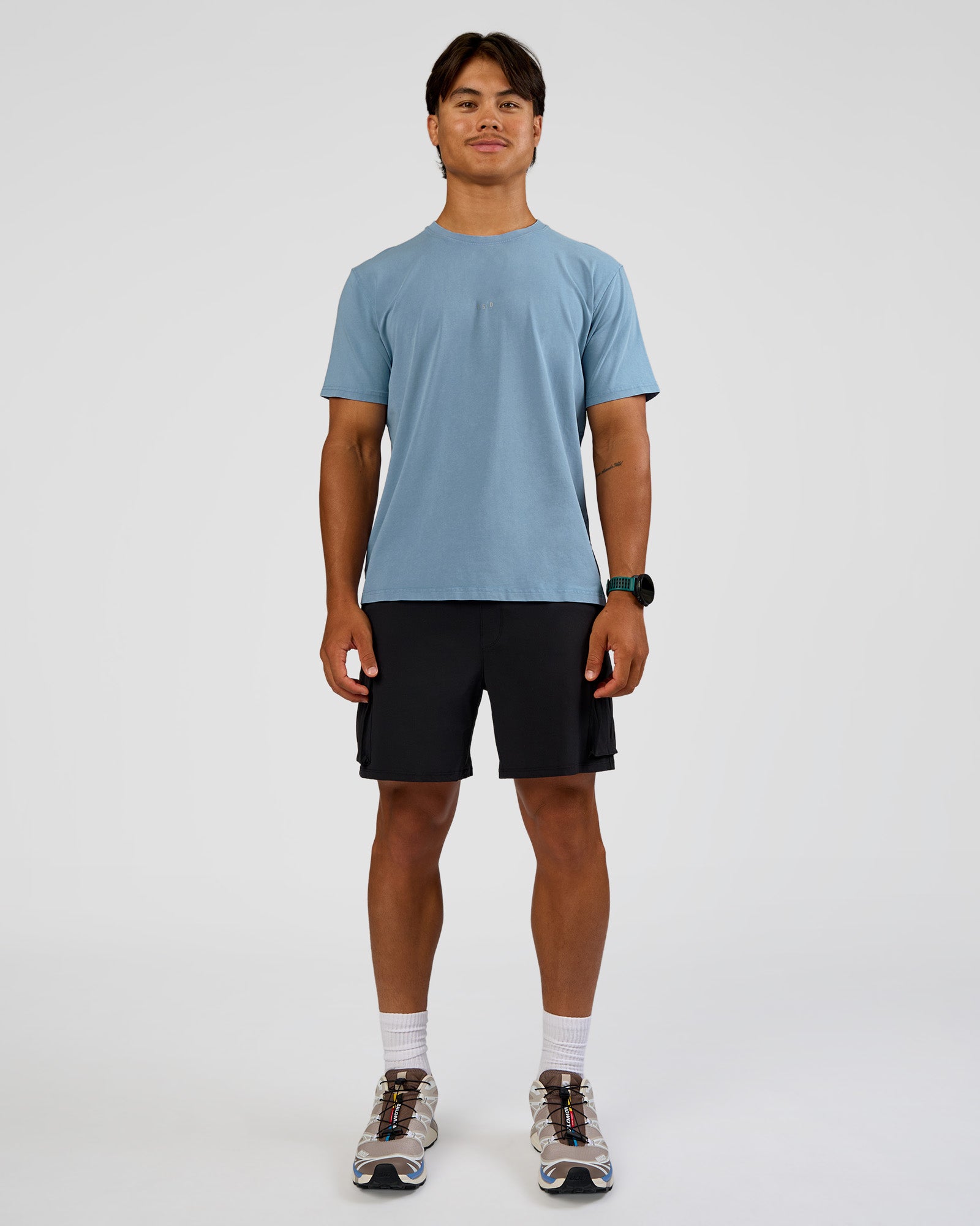 Man wearing Base FLXCotton Tee Regular Fit -8cm  - Elemental Blue Washed | Model:George | Size:M