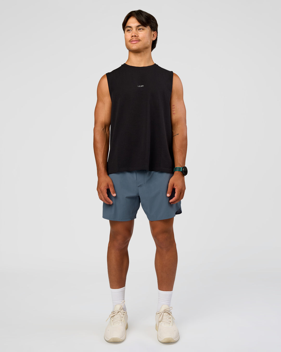 Man wearing Base Heavyweight FLXCotton Tank Regular Fit -8cm - Black | Model:George | Size:M