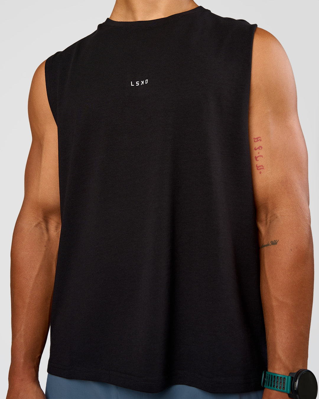 Man wearing Base Heavyweight FLXCotton Tank Regular Fit -8cm - Black | Model:George | Size:M