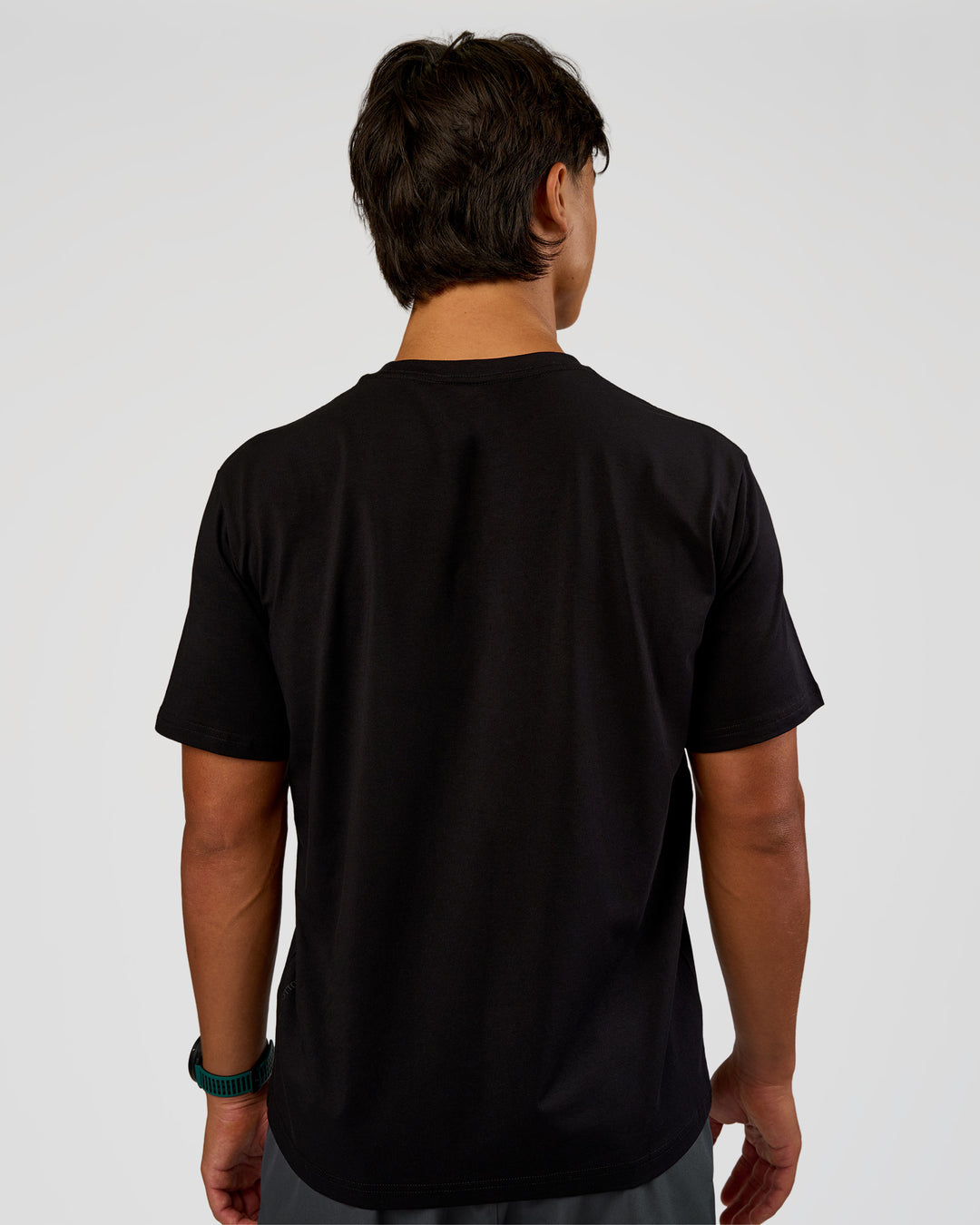 Man wearing Base Heavyweight FLXCotton Tee Regular Fit -8cm - Black | Model:George | Size:M