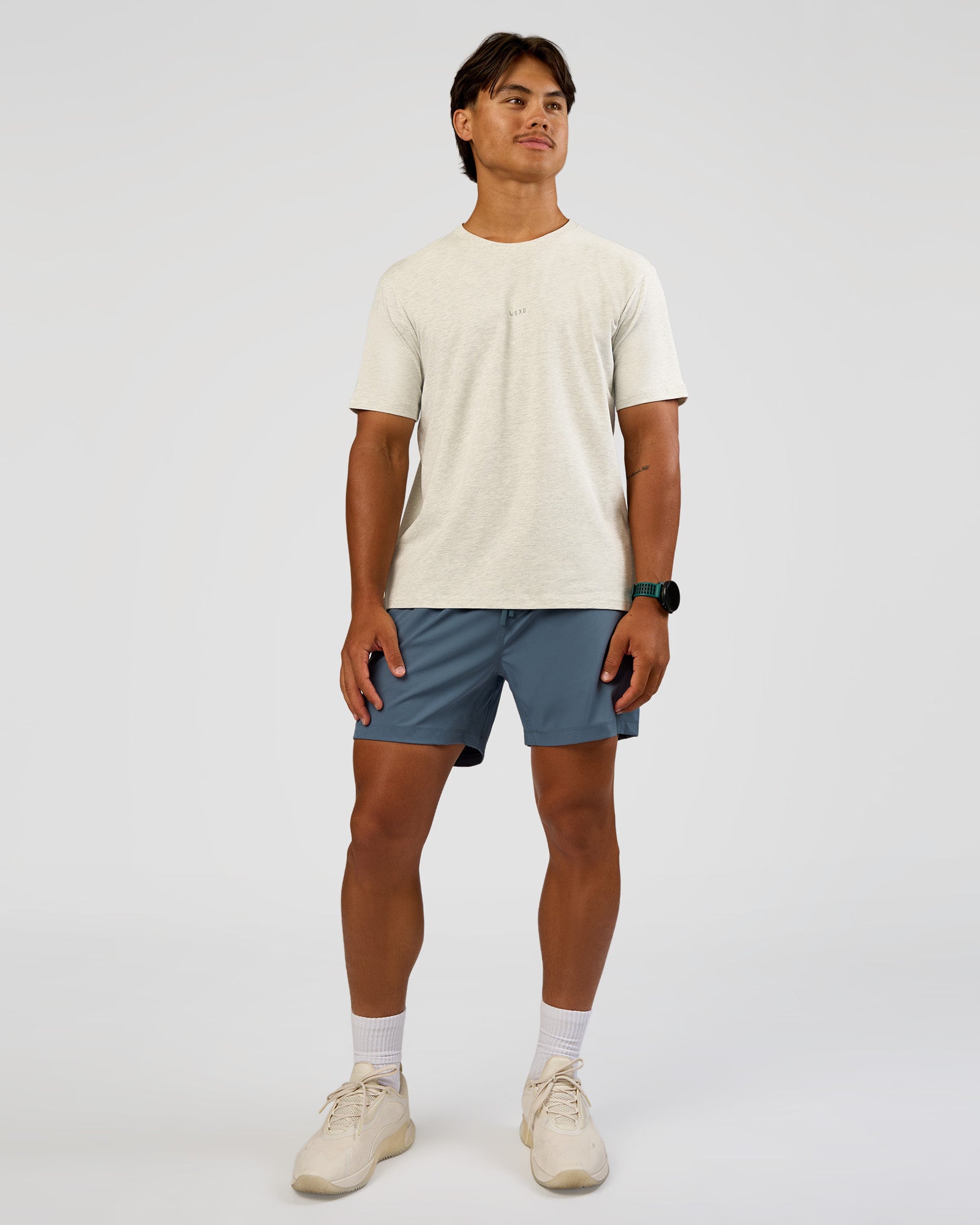 Man wearing Base Heavyweight FLXCotton Tee Regular Fit -8cm - Silver Marl | Model:George | Size:M
