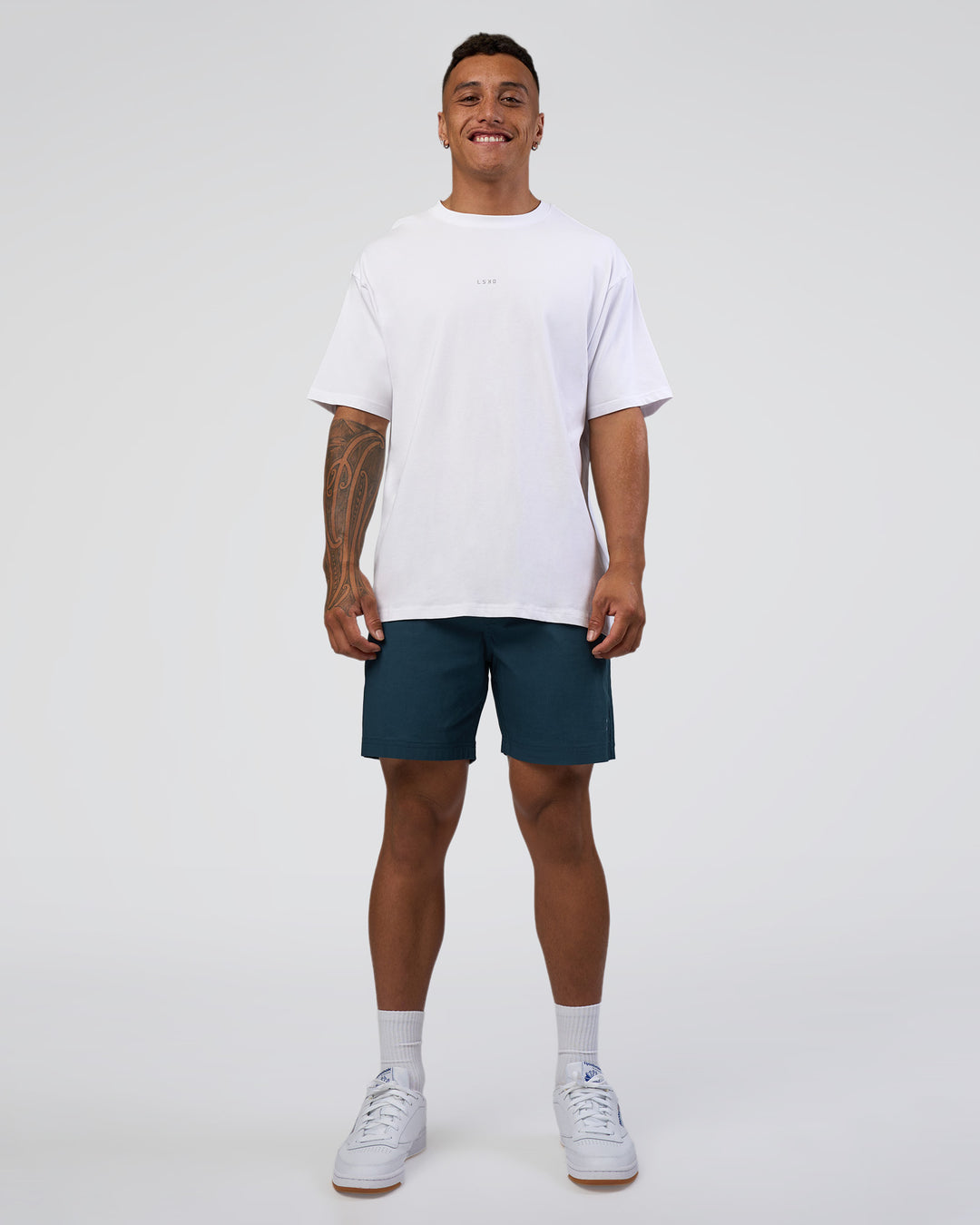 Man wearing Daily 7" Short - Night Sea | Model:Daarian | Size:M