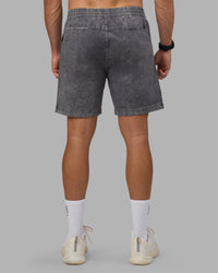 Man wearing Daily Short Pigment 7" - Pigment Dark Storm | Model:Nikola | Size:M