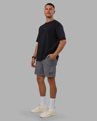 Man wearing Daily Short Pigment 7" - Pigment Dark Storm | Model:Nikola | Size:M