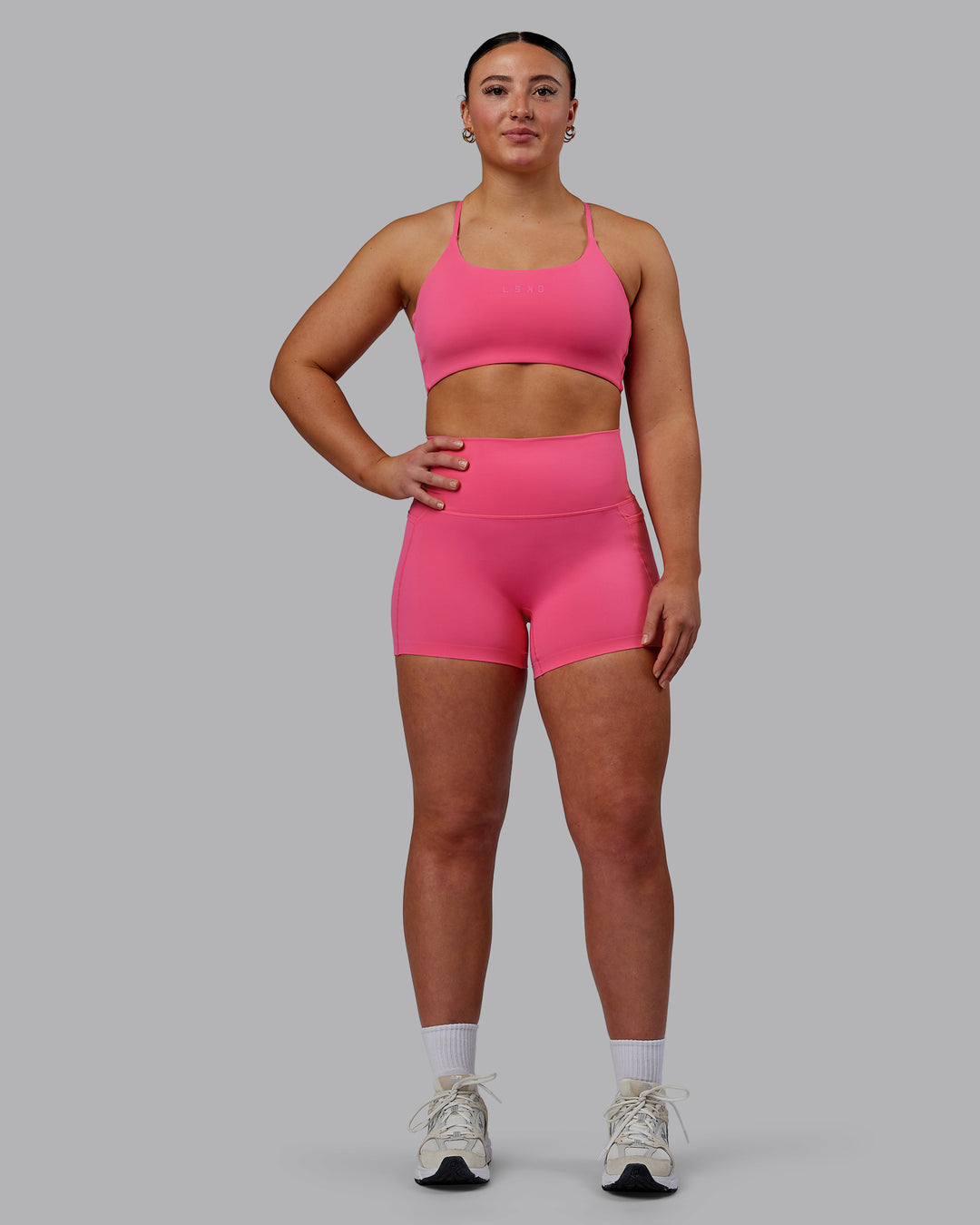 Woman wearing Elixir Ultra High-Rise 4&quot; Short Pockets - Carmine Rose | Model:Bronty | Size:M