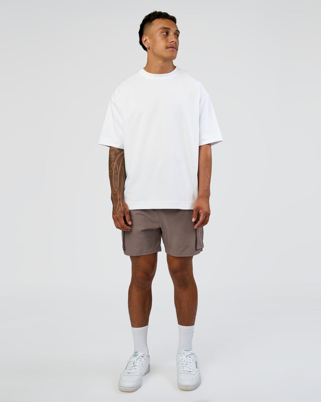 Man wearing Energy Stretch 6" Performance Cargo Short - Iron | Model:Daarian | Size:M