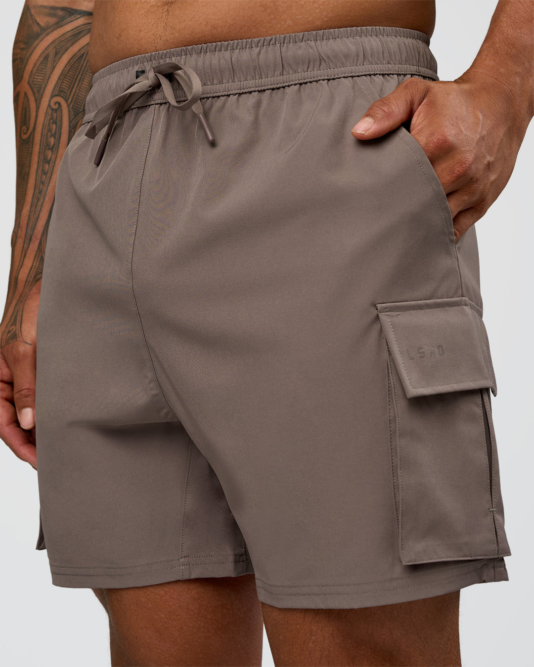 Man wearing Energy Stretch 6" Performance Cargo Short - Iron | Model:Daarian | Size:M