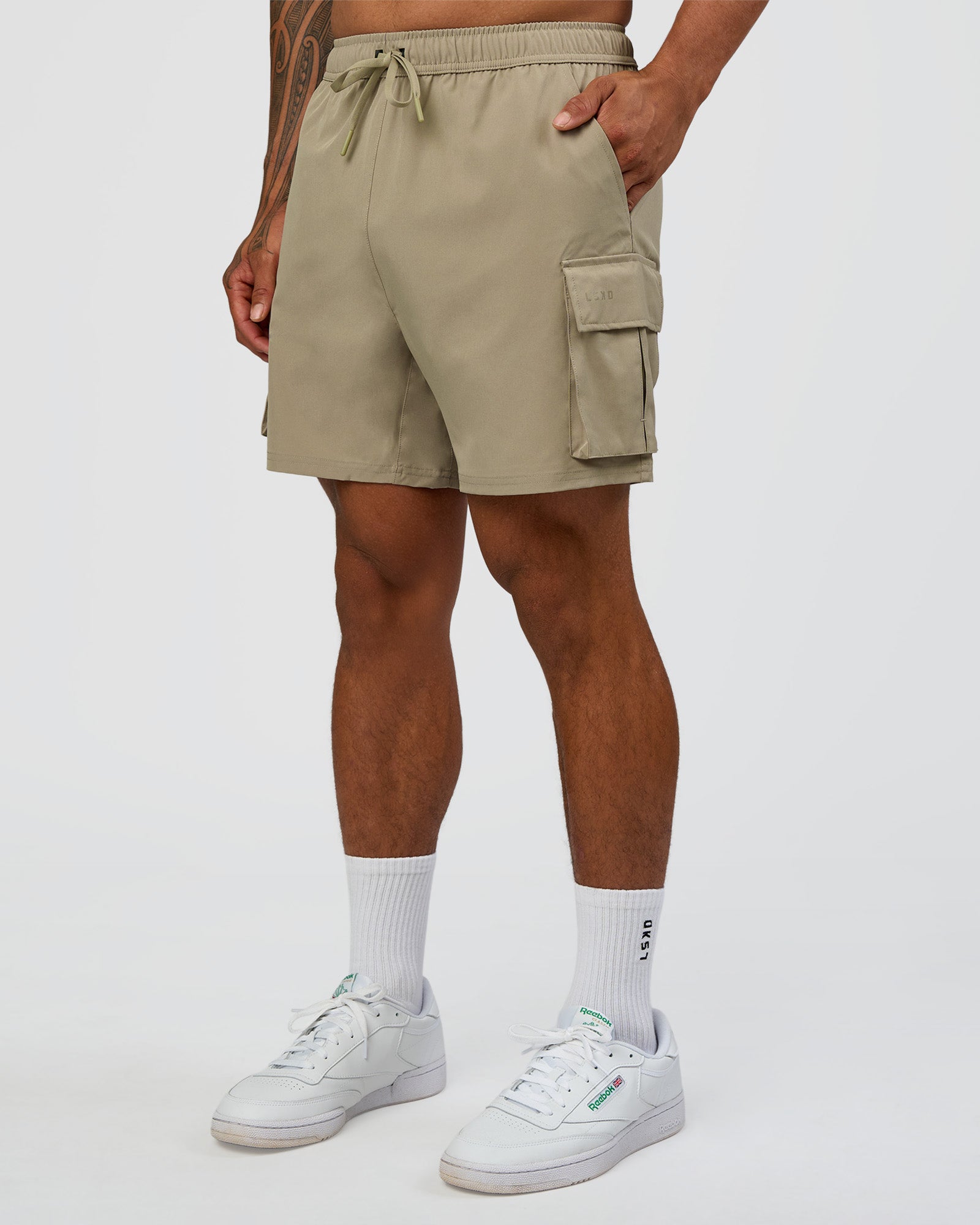 Man wearing Energy Stretch 6" Performance Cargo Short - Laurel Oak | Model:Daarian | Size:M