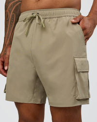 Man wearing Energy Stretch 6" Performance Cargo Short - Laurel Oak | Model:Daarian | Size:M