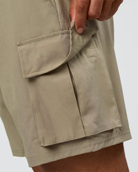 Man wearing Energy Stretch 6" Performance Cargo Short - Laurel Oak | Model:Daarian | Size:M