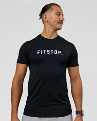 Man wearing Fitstop AeroFLX+ Seamless Tee - Black | Model:Jaiden | Size:M