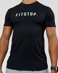Man wearing Fitstop AeroFLX+ Seamless Tee - Black | Model:Jaiden | Size:M