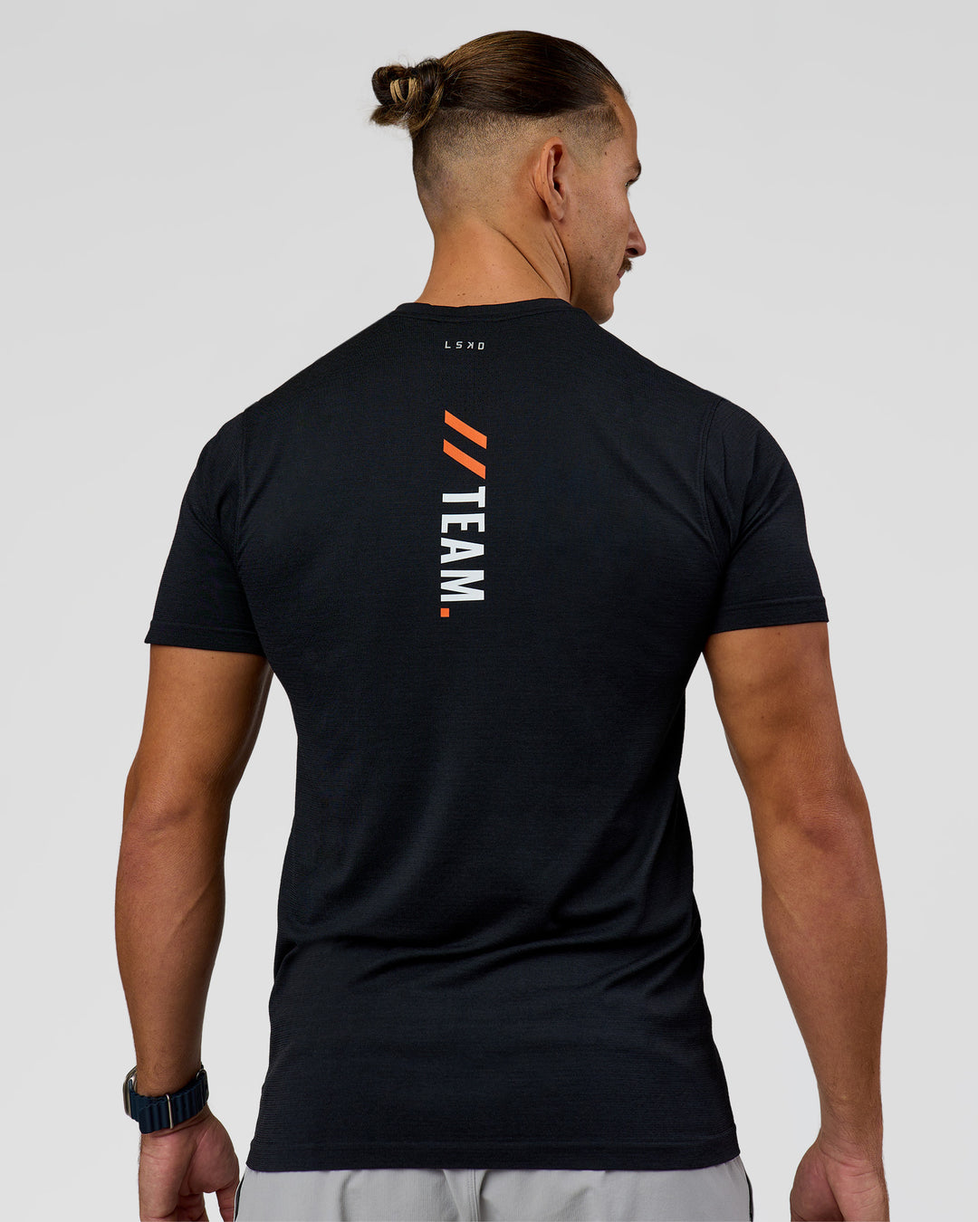 Man wearing Fitstop AeroFLX+ Seamless Tee - Black | Model:Jaiden | Size:M