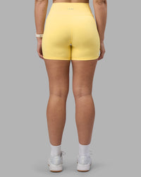 Woman wearing Fusion Ultra High-Rise 6" Short Pockets - Lemon | Model:Amy | Size:M