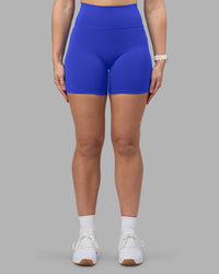Woman wearing Fusion Ultra High-Rise 6" Short Pockets - Power Cobalt | Set:true | Angle:front | Model:Amy | Size:M