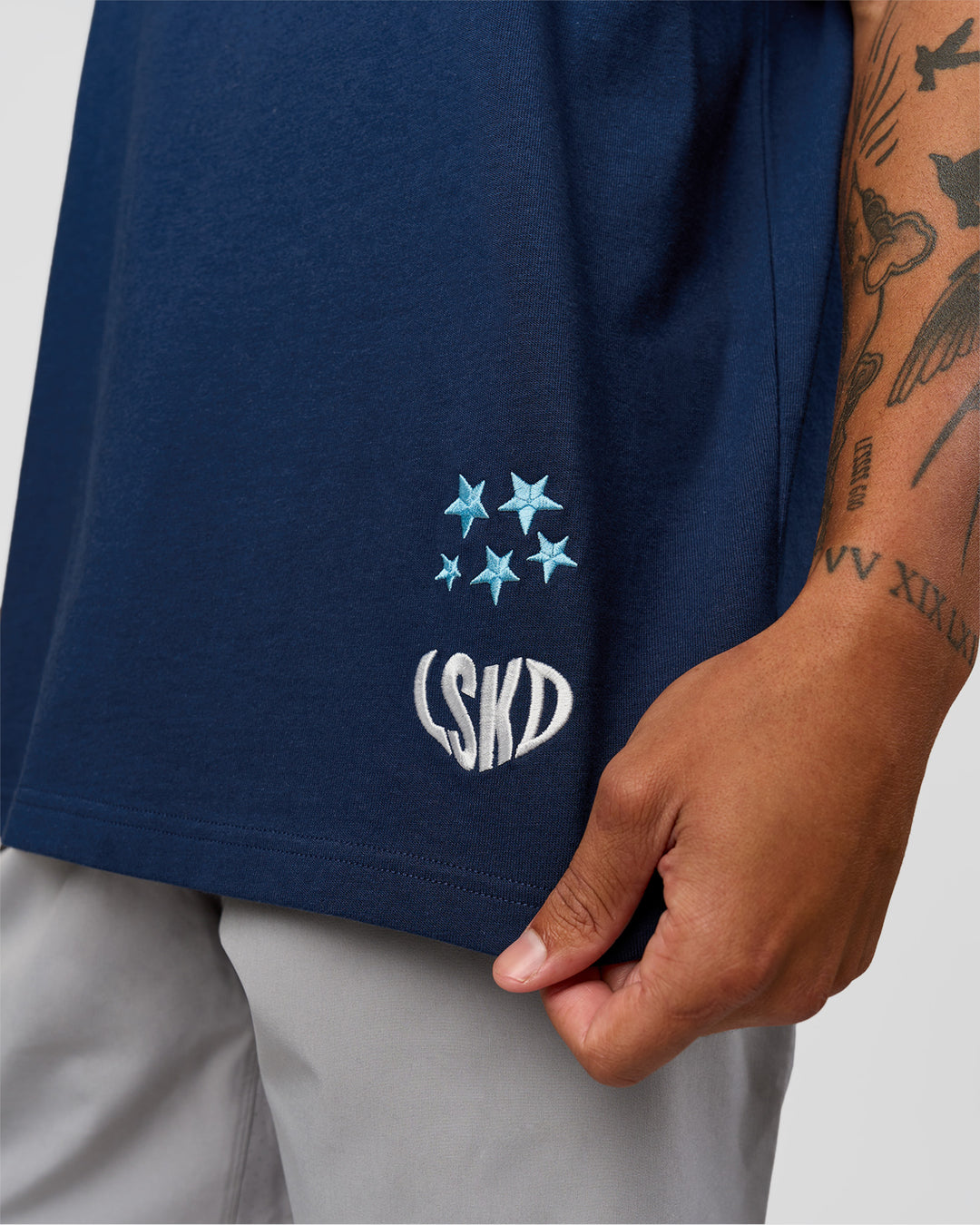 Man wearing GG Heavyweight Oversized Tee - Future Navy | Model:Malebo | Size:M