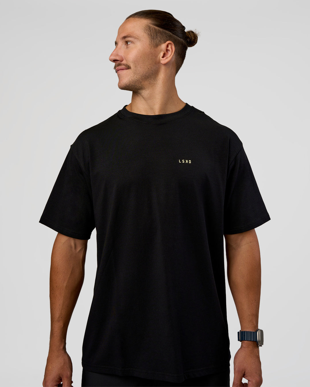 Man wearing High Run FLXCotton Oversized Tee - Black-Yellow Fizz | Model:Jaiden | Size:M