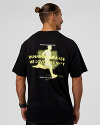 Man wearing High Run FLXCotton Oversized Tee - Black-Yellow Fizz | Model:Jaiden | Size:M