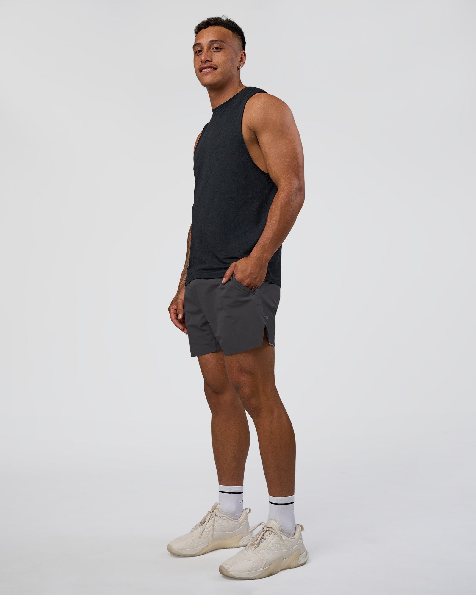 Man wearing Hybrid 5" Short - Dark Storm | Model:Daarian | Size:M